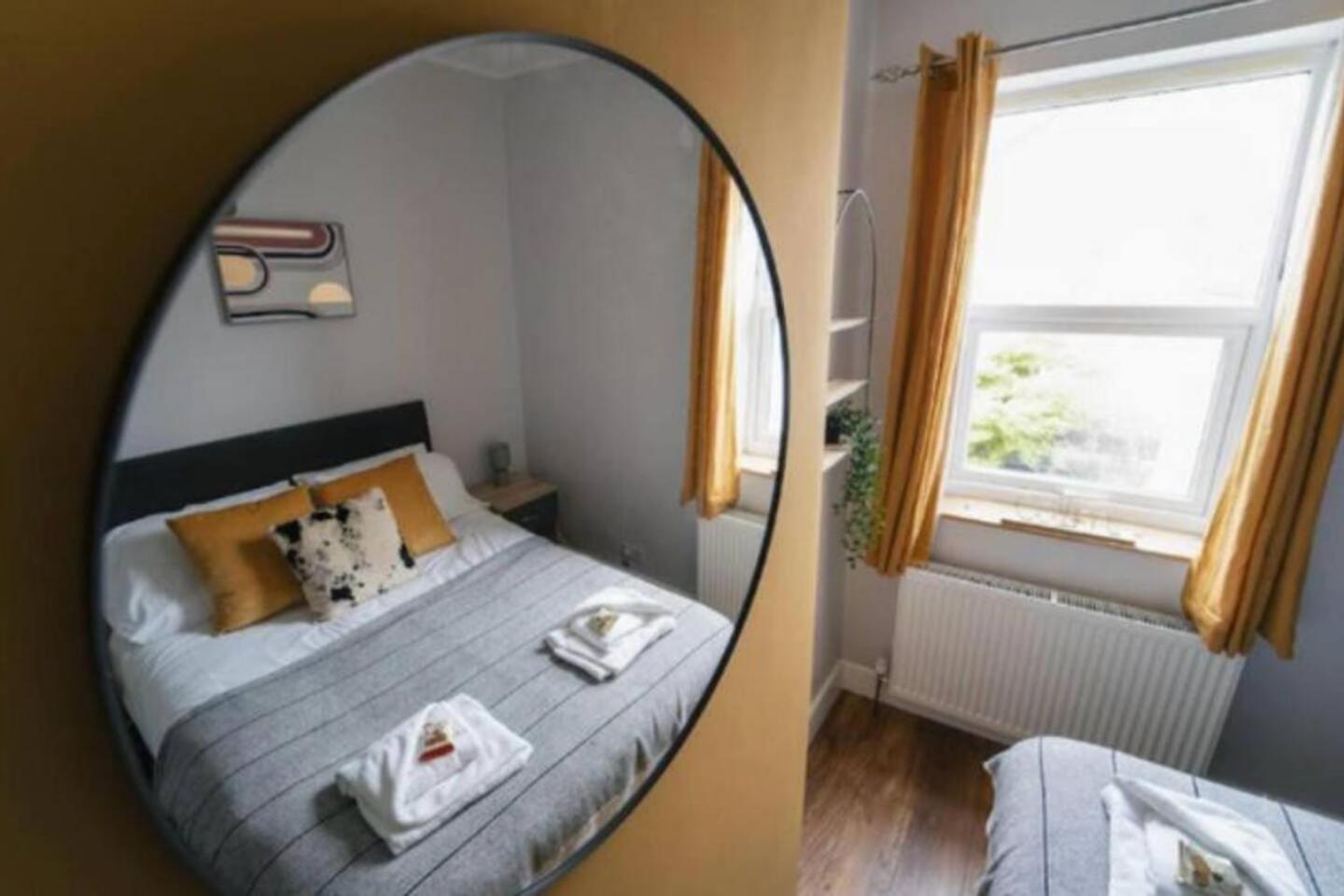 Stylish 1-bed In - Sleeps 4 Apartment Bath