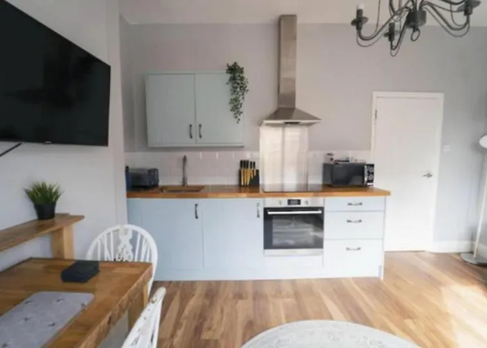 Stylish 1-Bed Apartment In Bath - Sleeps 4