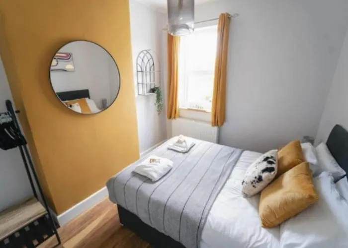 Stylish 1-Bed Apartment In Bath - Sleeps 4