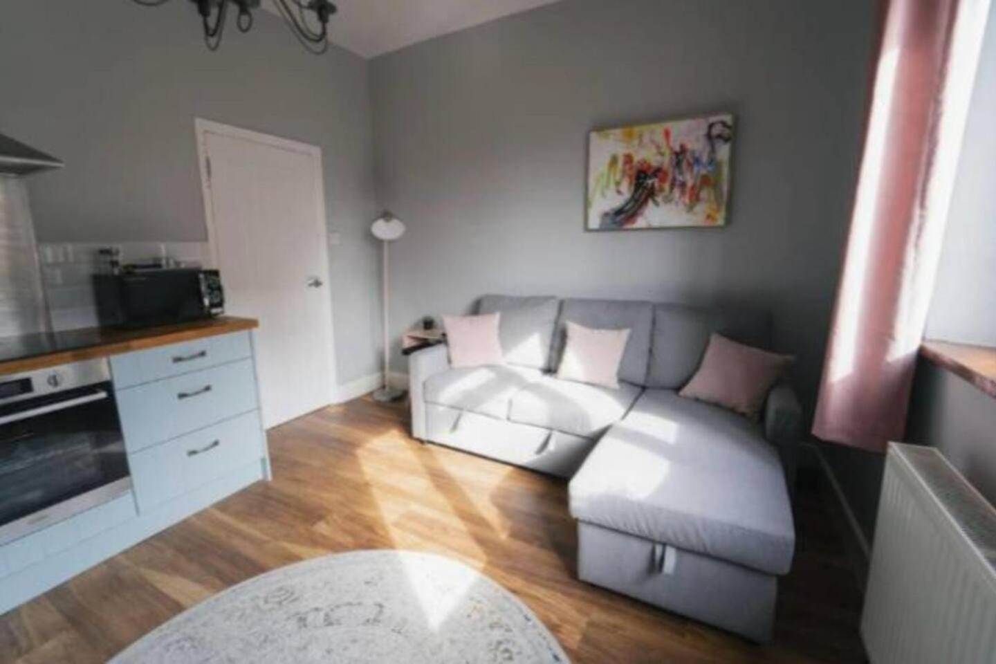 Apartment Stylish 1-bed In - Sleeps 4 Bath