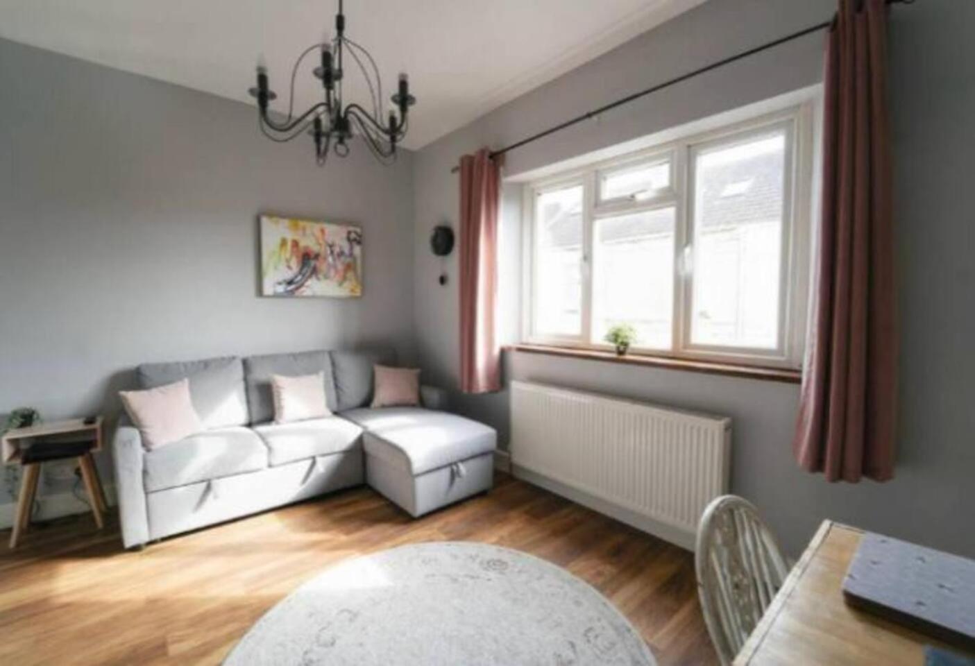 Stylish 1-bed In - Sleeps 4 *