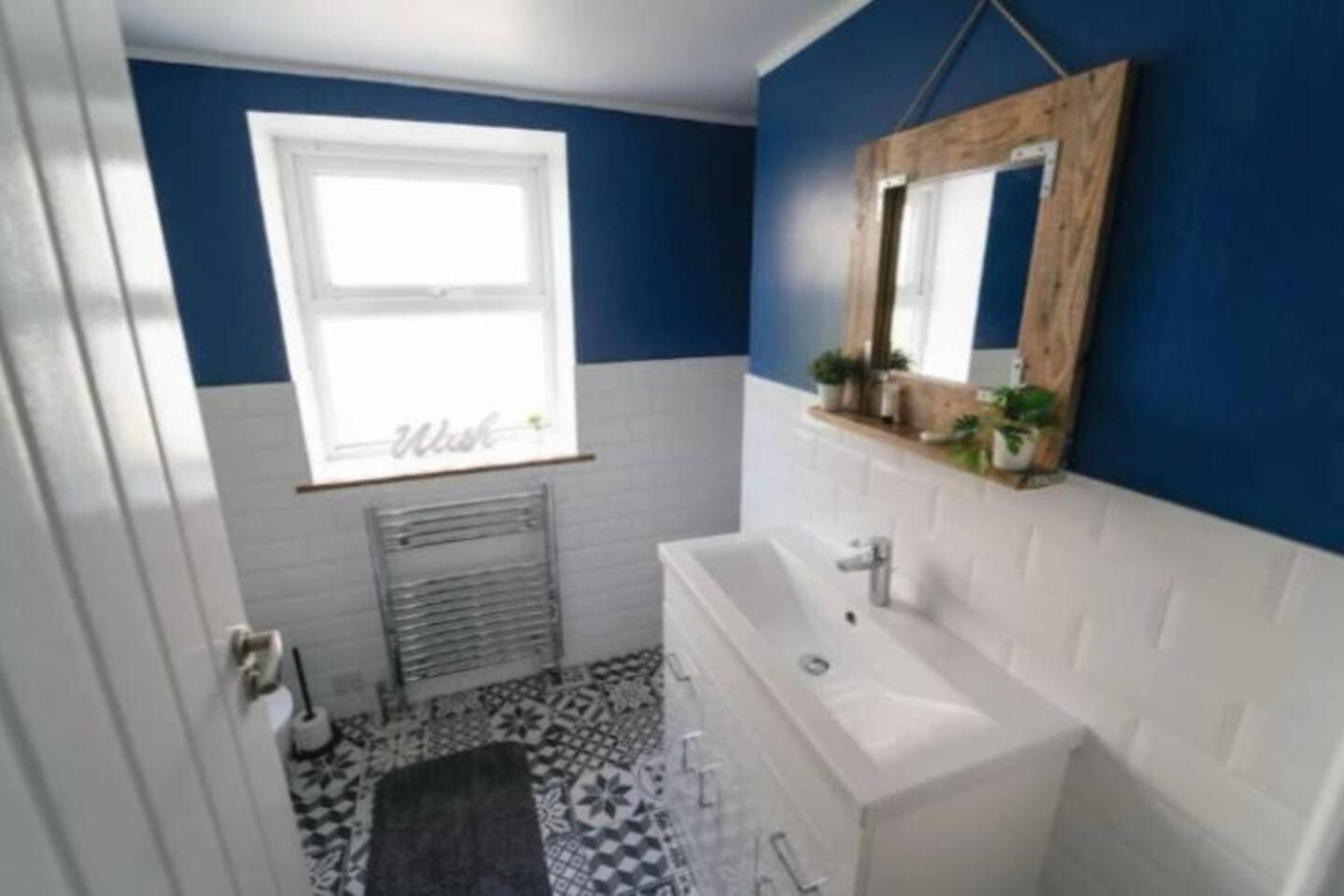 Stylish 1-bed In - Sleeps 4 Apartment *